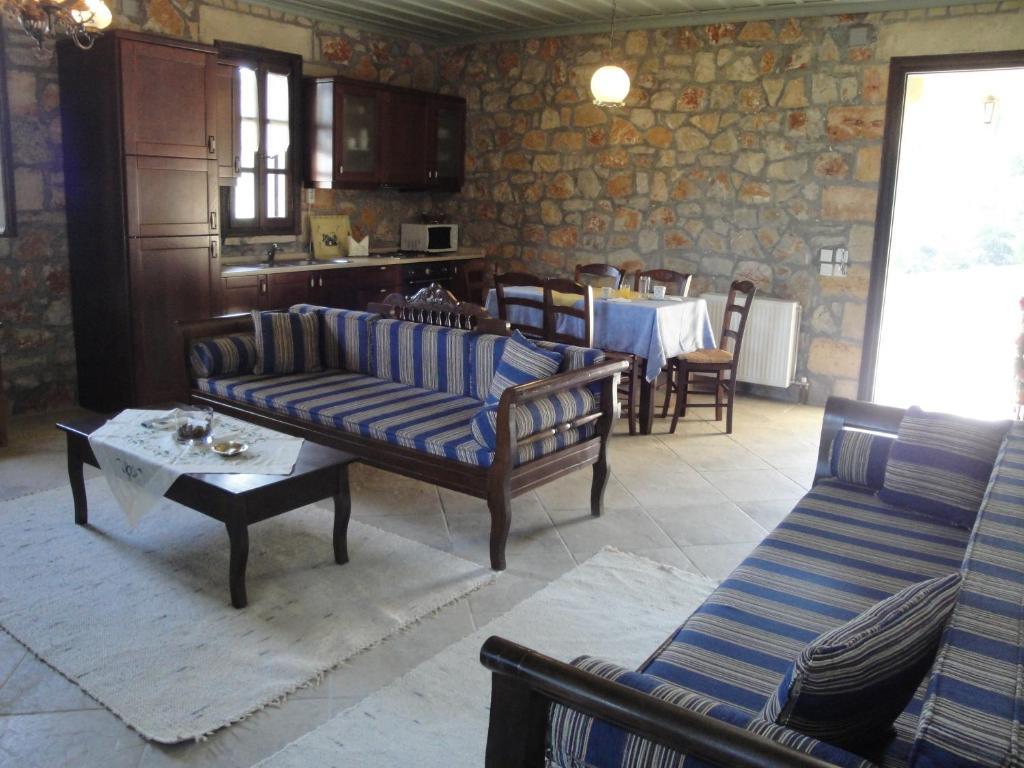 Klymeni Traditional Homes نافبليو المظهر الخارجي الصورة