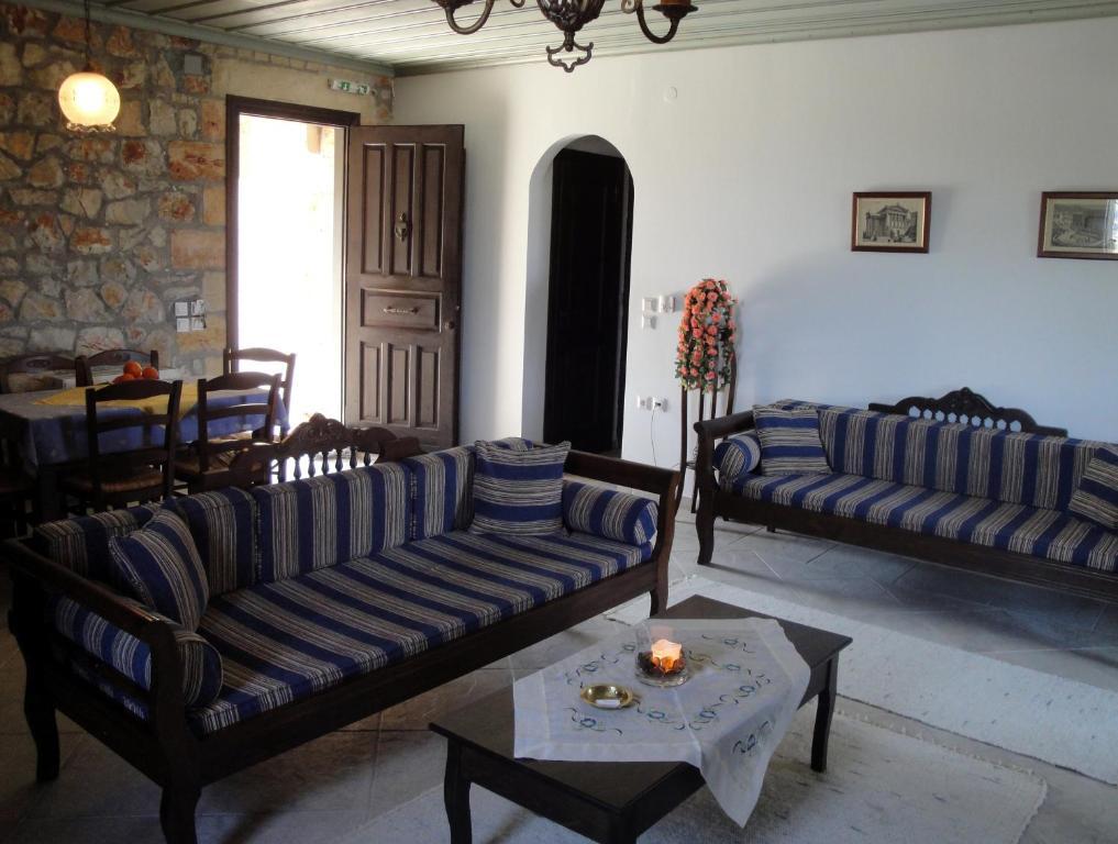 Klymeni Traditional Homes نافبليو الغرفة الصورة