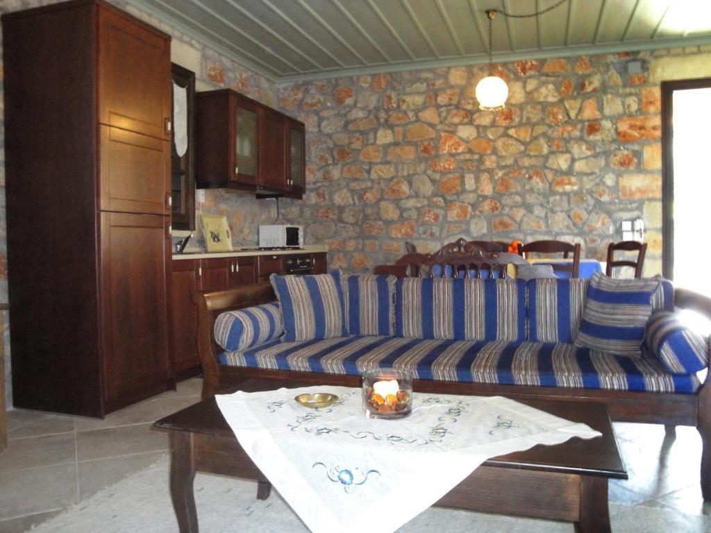 Klymeni Traditional Homes نافبليو الغرفة الصورة